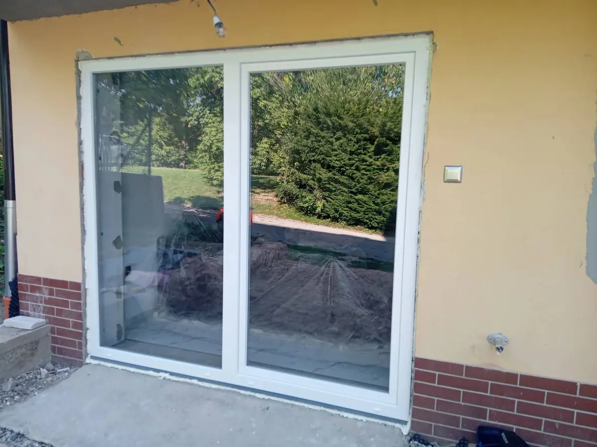 Montáž plastových okien a balkónovej steny