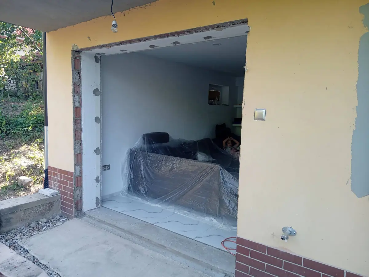 Príprava otvoru pre balkónovú stenu
